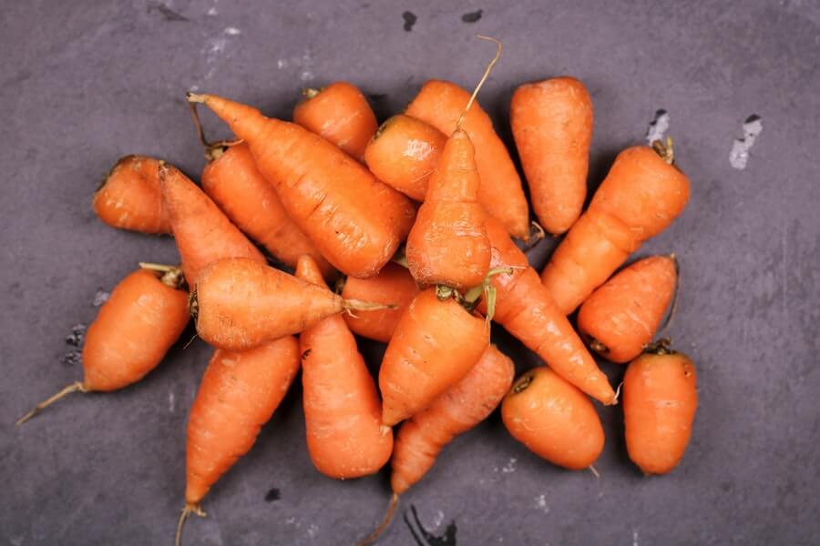 bunch of small carrots