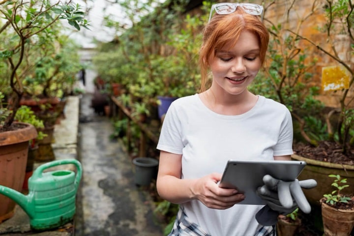 what is smart gardening and garden technology