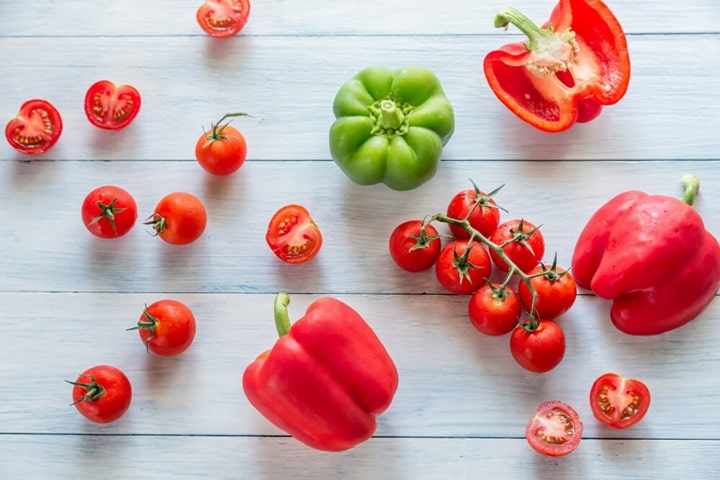 what plants dont like horse manure fruits like tomatoes and peppers