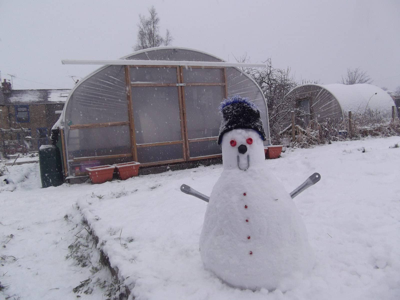 how to insulate a greenhouse
