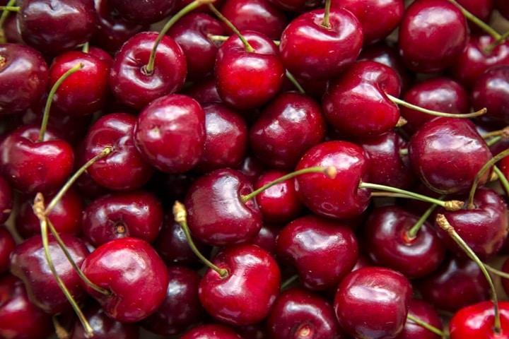how do cherries grow blossom fruit
